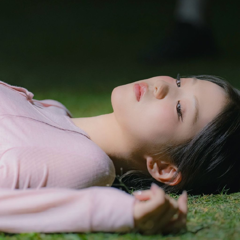 Behind-the-scenes cut of Yoon Jiyoon (izna)