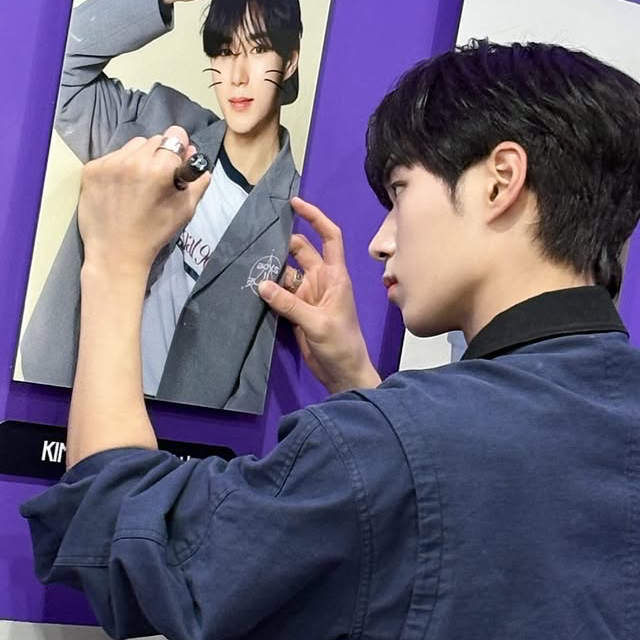 A moment captured by Kim Junseo (ALPHA DRIVE ONE)'s fan