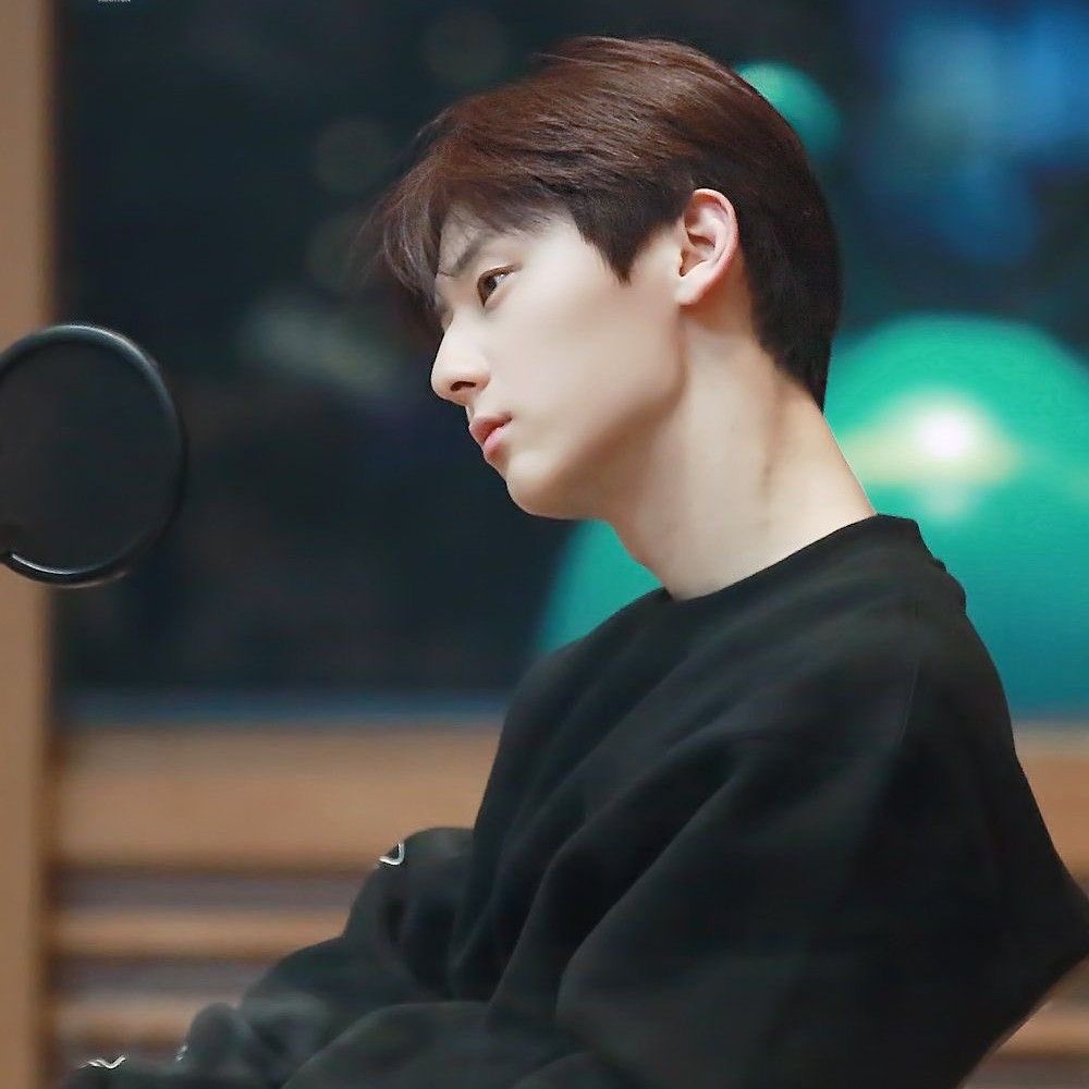 Behind-the-scenes cut of Hwang Minhyun
