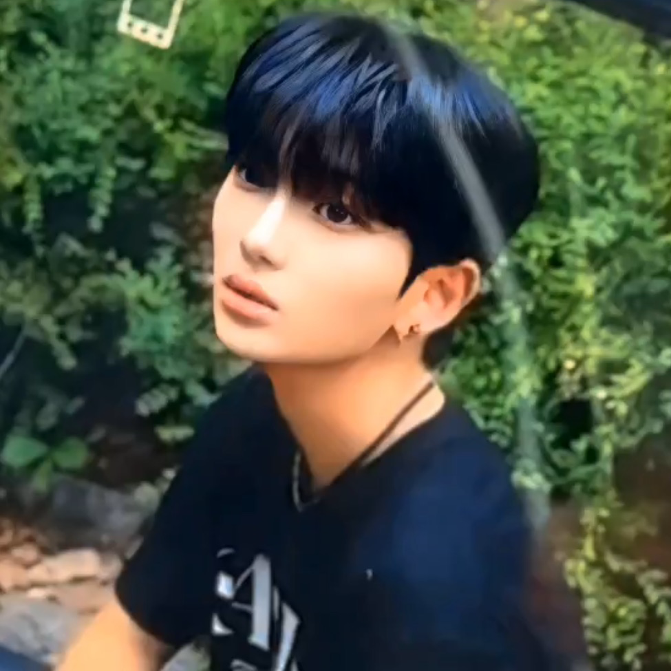 Behind-the-scenes cut of Junhyeok (n.SSign)