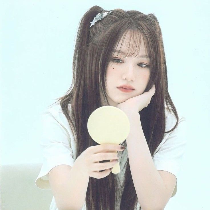 Latest photo of Shuhua (i-dle)