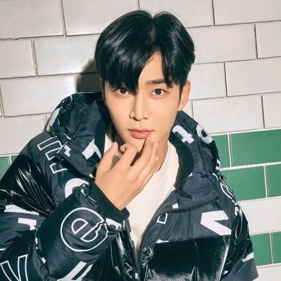 A moment captured by Rowoon's fan