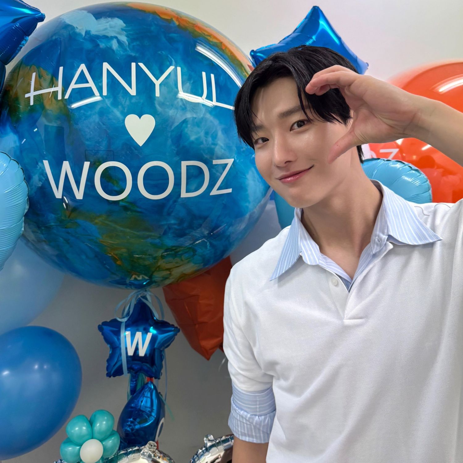 A moment captured by WOODZ's fan