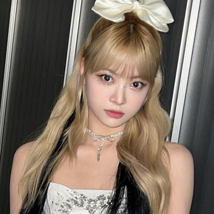 Behind-the-scenes cut of Hong Eunchae (LE SSERAFIM)