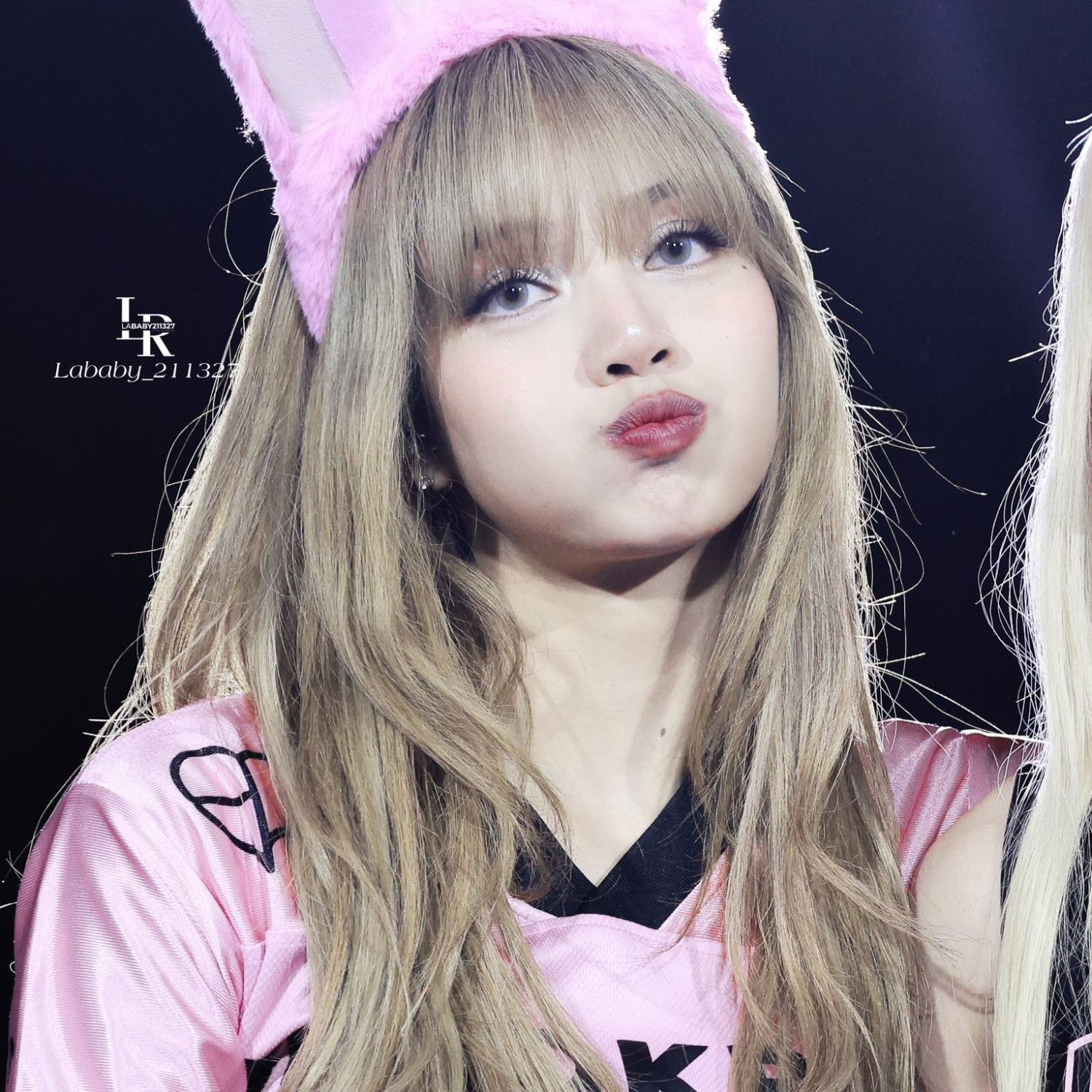 Momen yang diabadikan oleh penggemar Lisa (BLACKPINK)