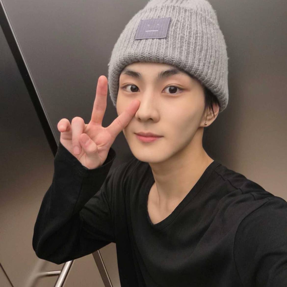 Latest photo of Jungwon (ENHYPEN)