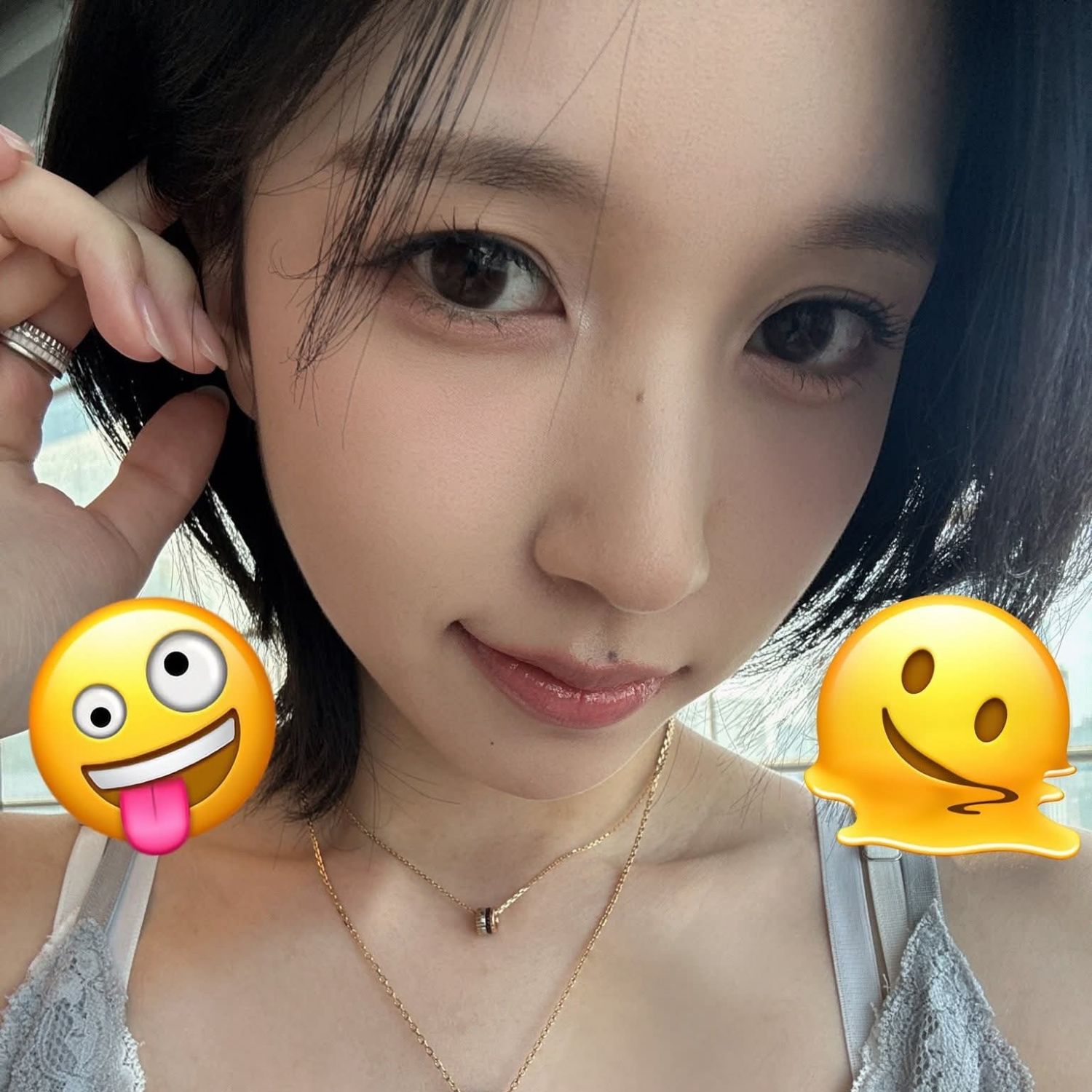 Foto aktivitas terbaru Mina (TWICE)