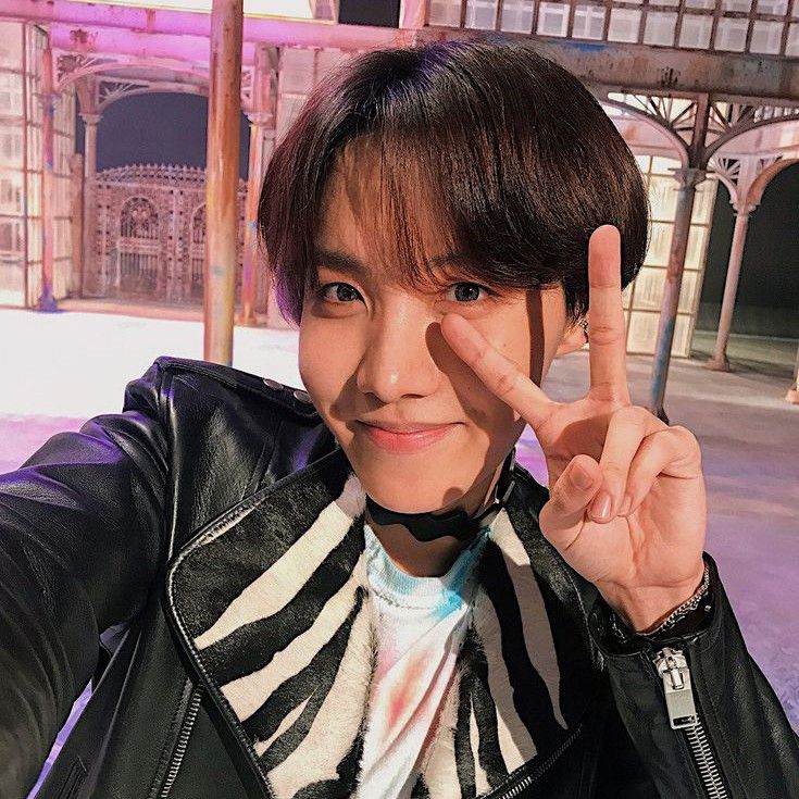 Foto aktivitas terbaru SUGA (BTS)