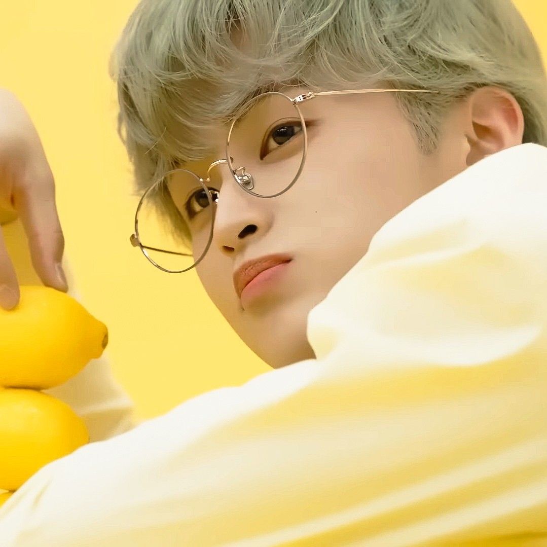 Behind-the-scenes cut of Mark (NCT 127, NCT DREAM)