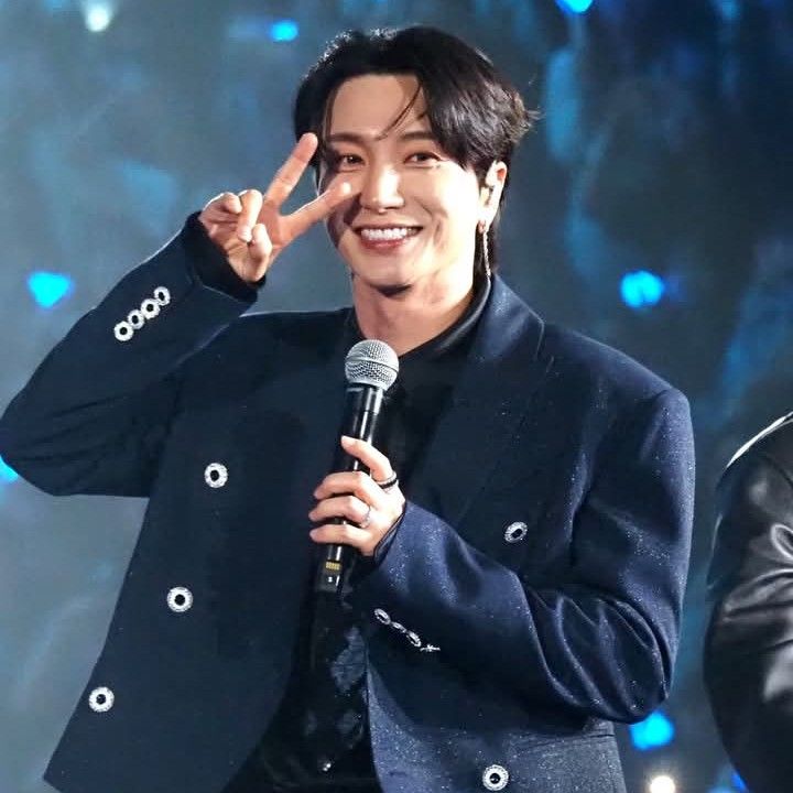A moment captured by Leeteuk (Super Junior)'s fan