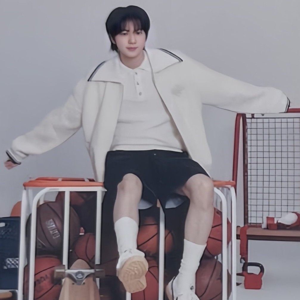 Behind-the-scenes cut of Jin (BTS)