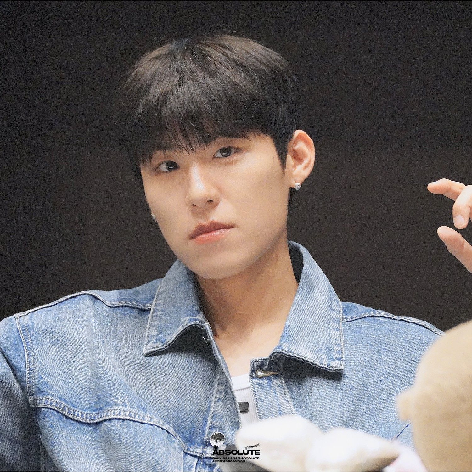 Behind-the-scenes cut of Park Woojin (AB6IX)