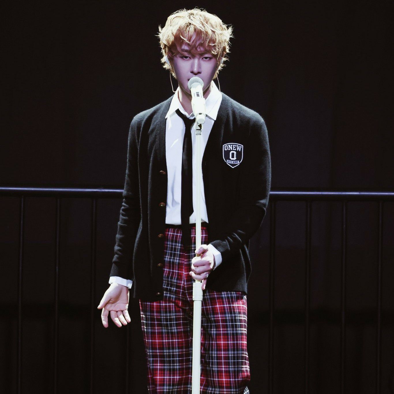 Behind-the-scenes cut of Onew (SHINee)