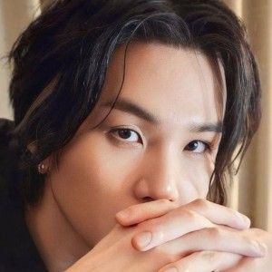 Foto aktivitas terbaru SUGA (BTS)