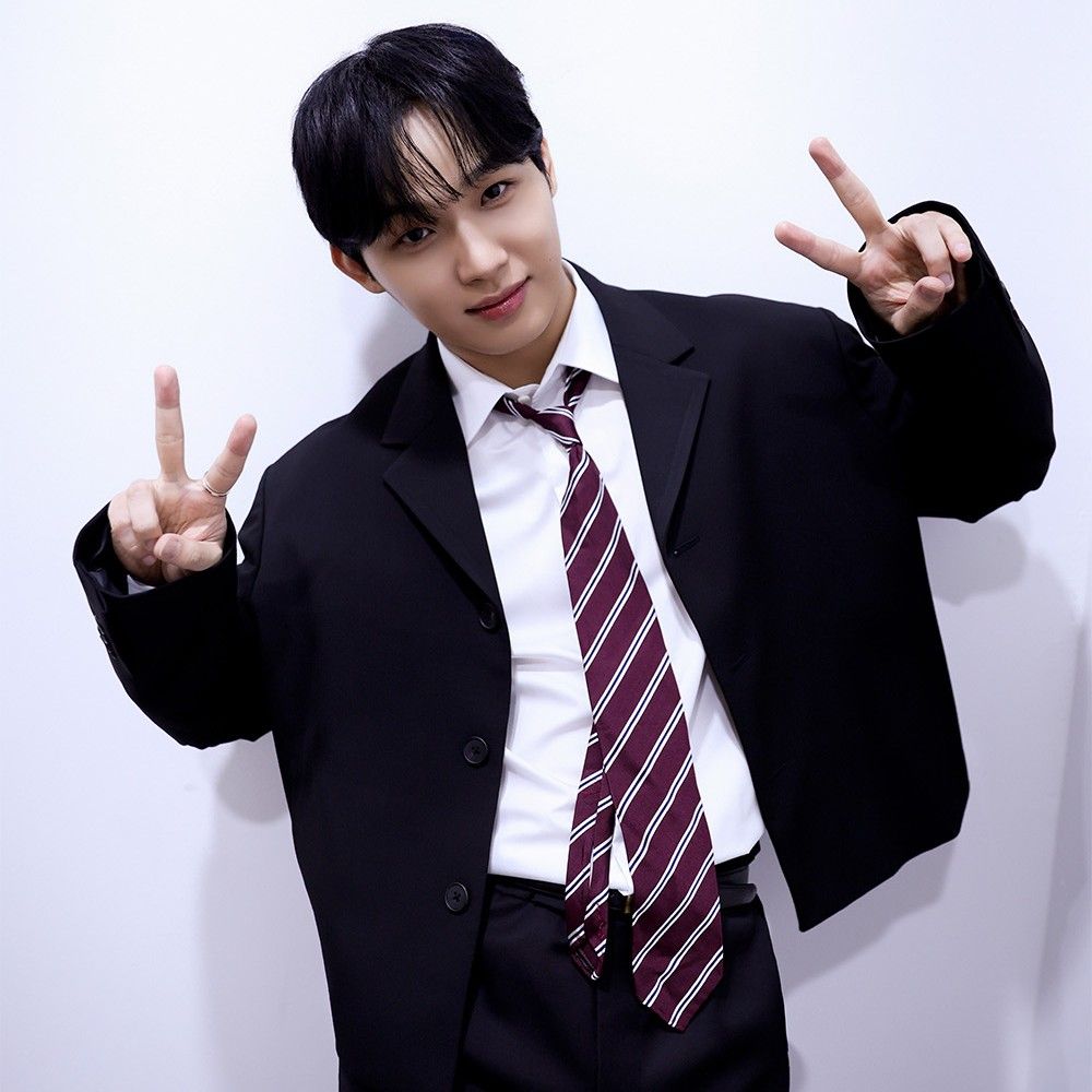 Behind-the-scenes cut of Lim Hyunsik (BTOB)