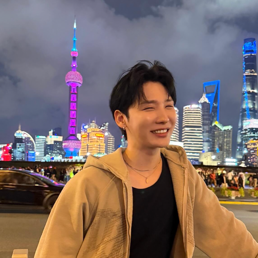 A moment captured by Jeon Woong (AB6IX)'s fan