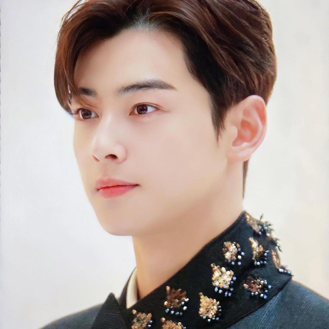 Recent activity shot of Eunwoo (ASTRO)