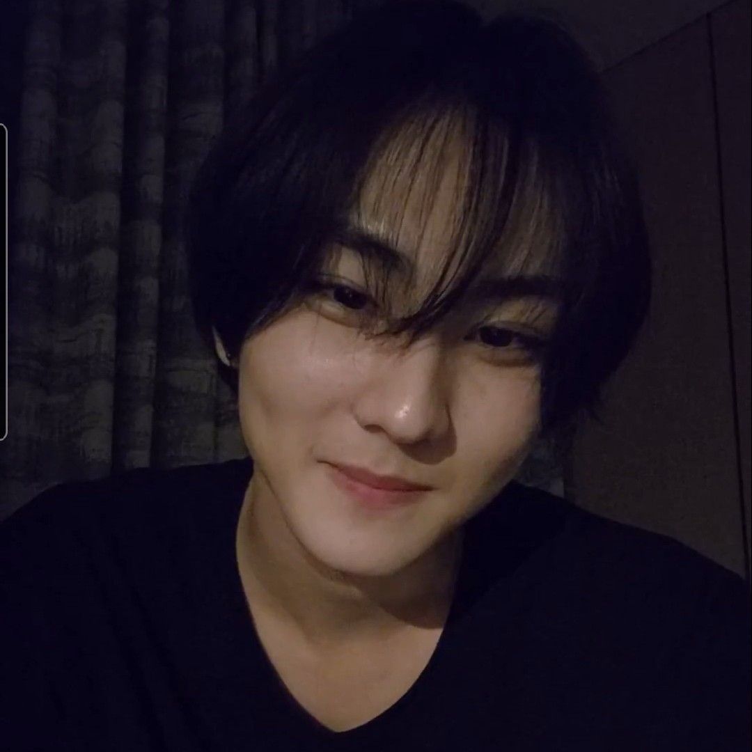 Foto terbaru Jungwon (ENHYPEN)