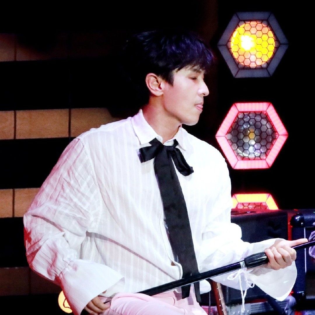 A moment captured by Kim Dongwan (SHINHWA)'s fan