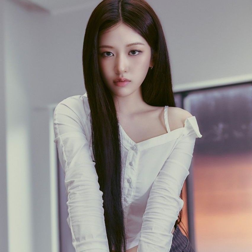 Behind-the-scenes cut of An Yujin (IVE)