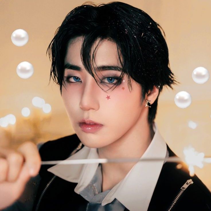 Behind-the-scenes cut of HAN (Stray Kids)