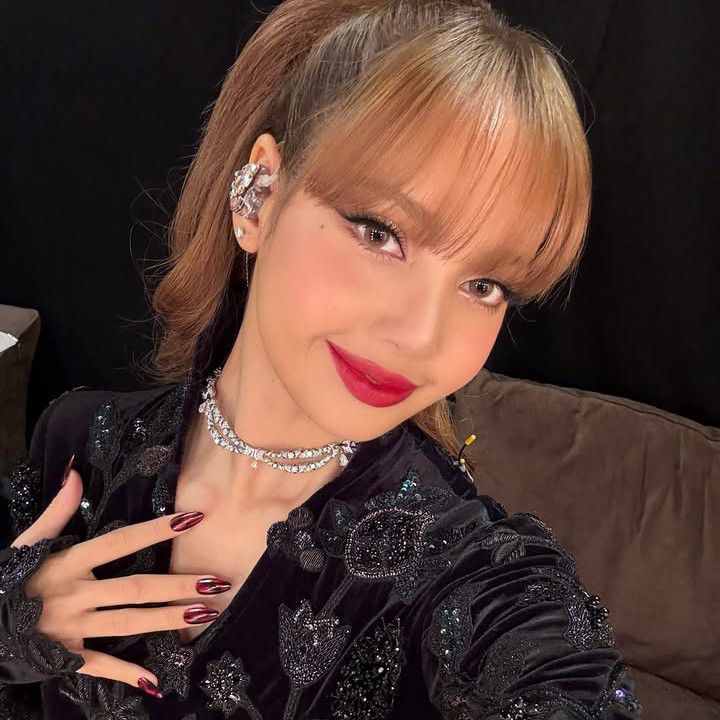 Lisa (BLACKPINK)的最新照片