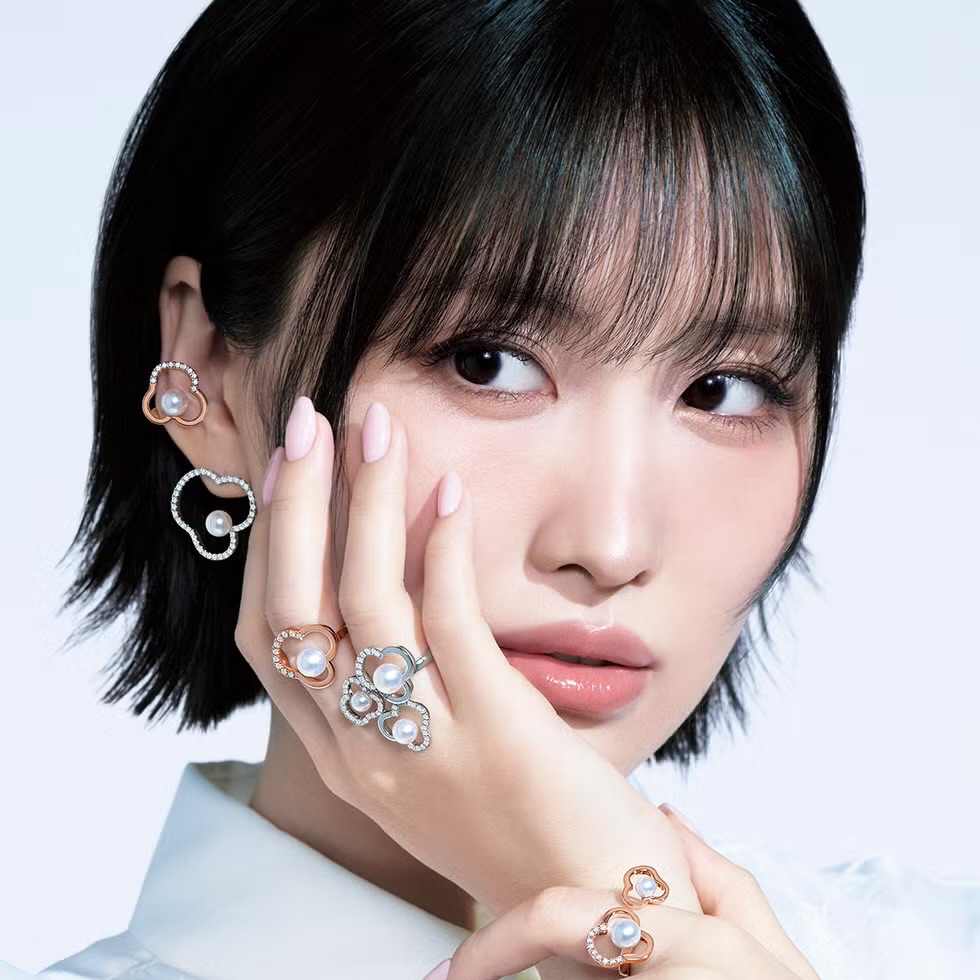 Behind-the-scenes cut of Momo (TWICE)