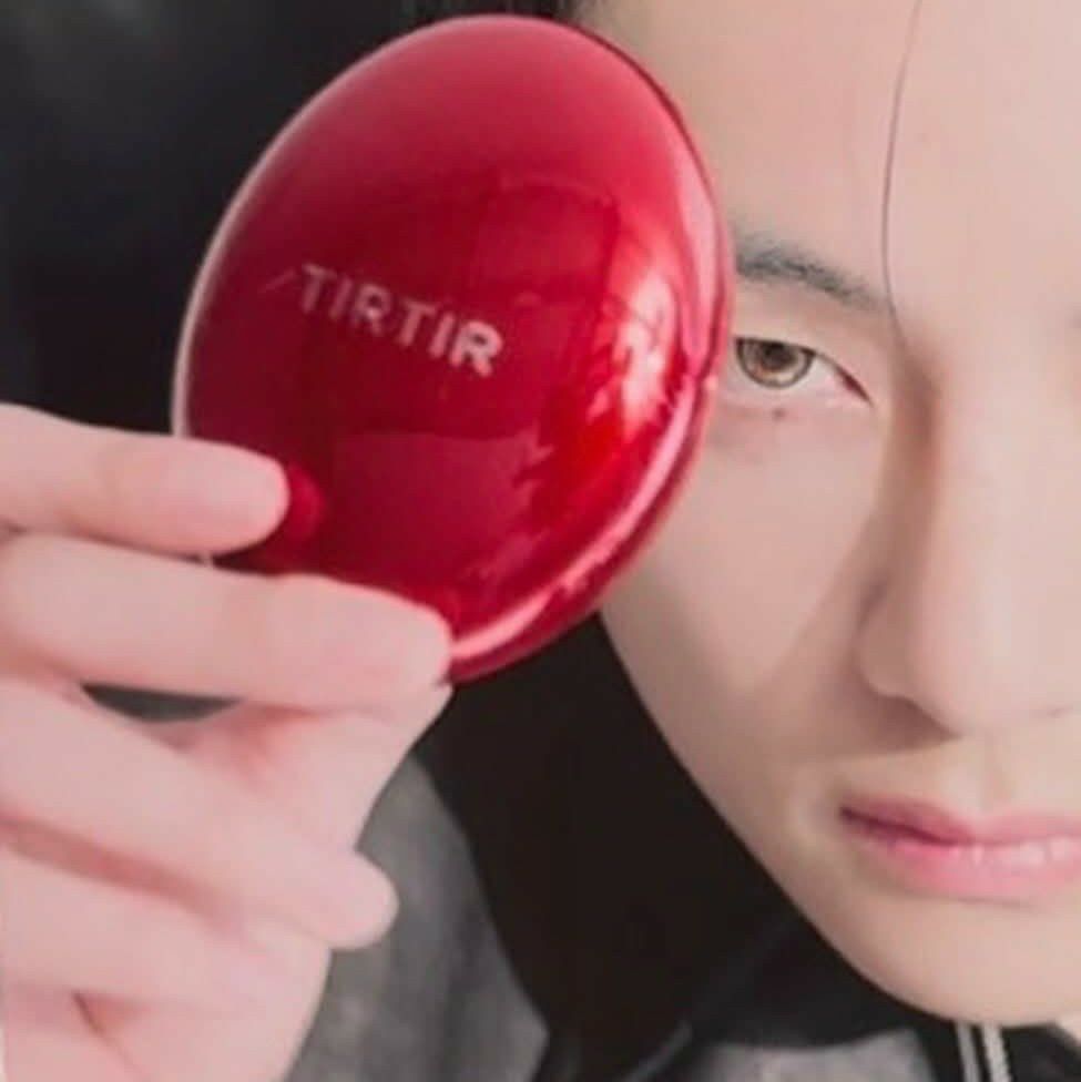 Foto aktivitas terbaru V (BTS)