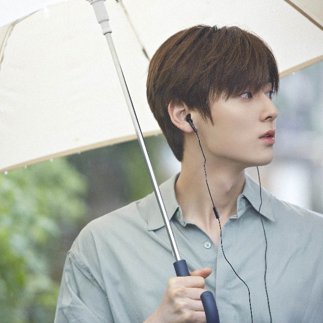 Behind-the-scenes cut of Hwang Minhyun