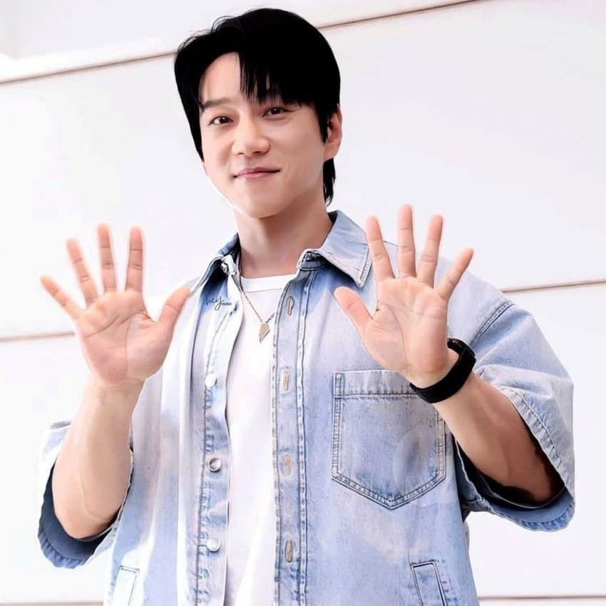 Behind-the-scenes cut of Hwang Chiyeol