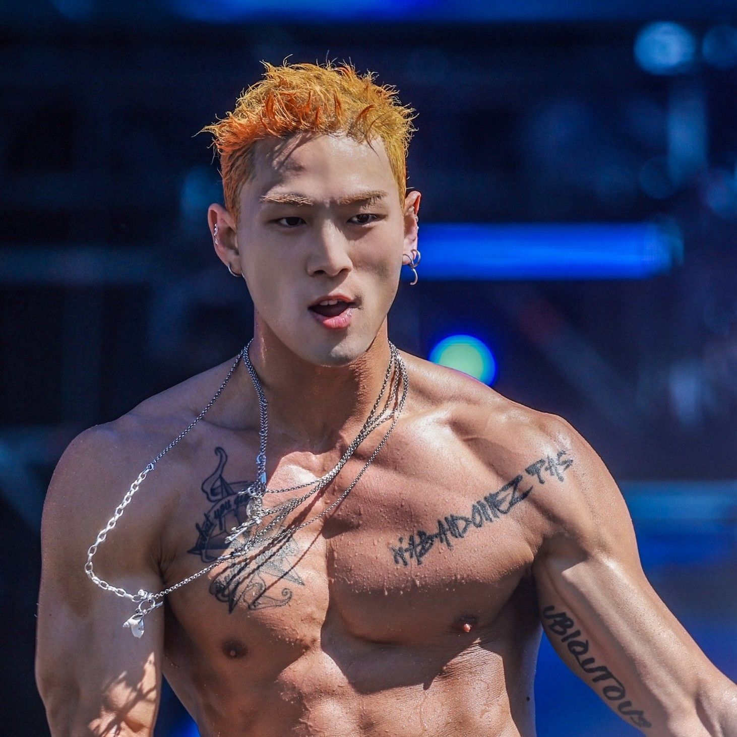 Momen yang diabadikan oleh penggemar Baekho