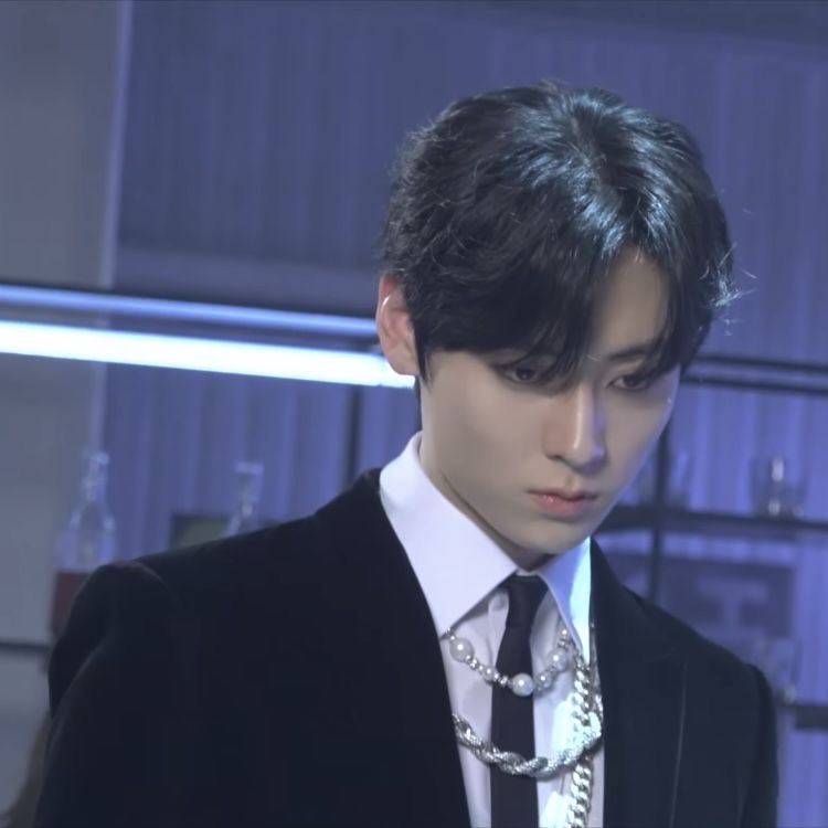 Recent activity shot of Hwang Minhyun