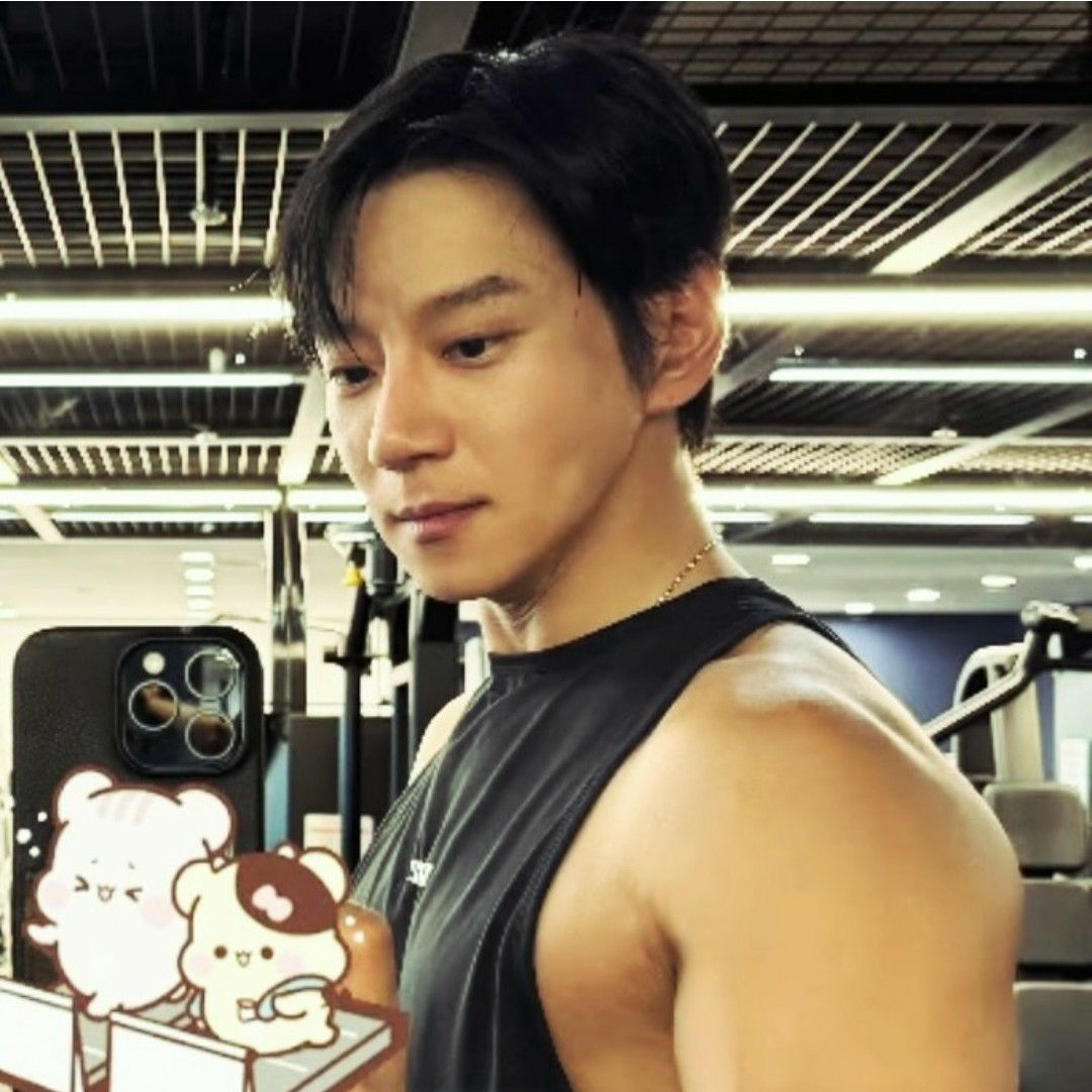 Recent activity shot of Hwang Chiyeol