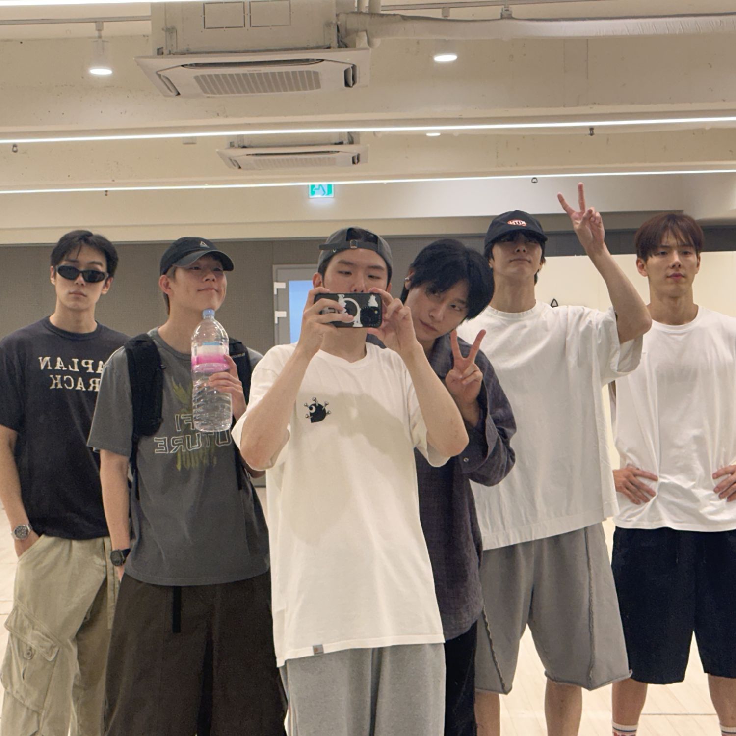 Behind-the-scenes cut of MONSTA X