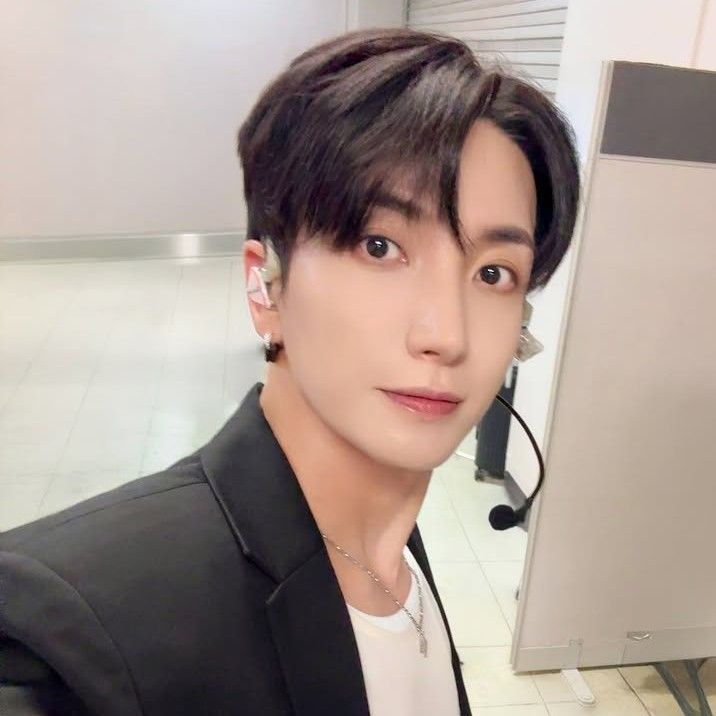 Behind-the-scenes cut of Leeteuk (Super Junior)