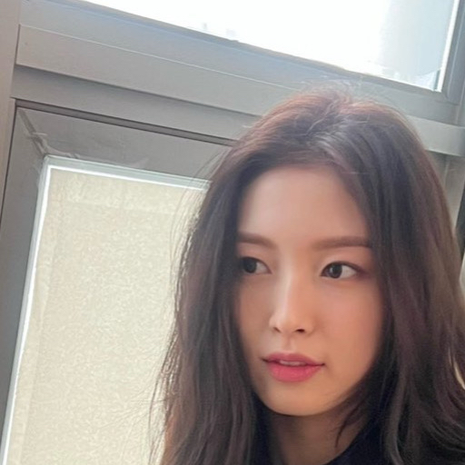 Latest photo of Arin (OH MY GIRL)