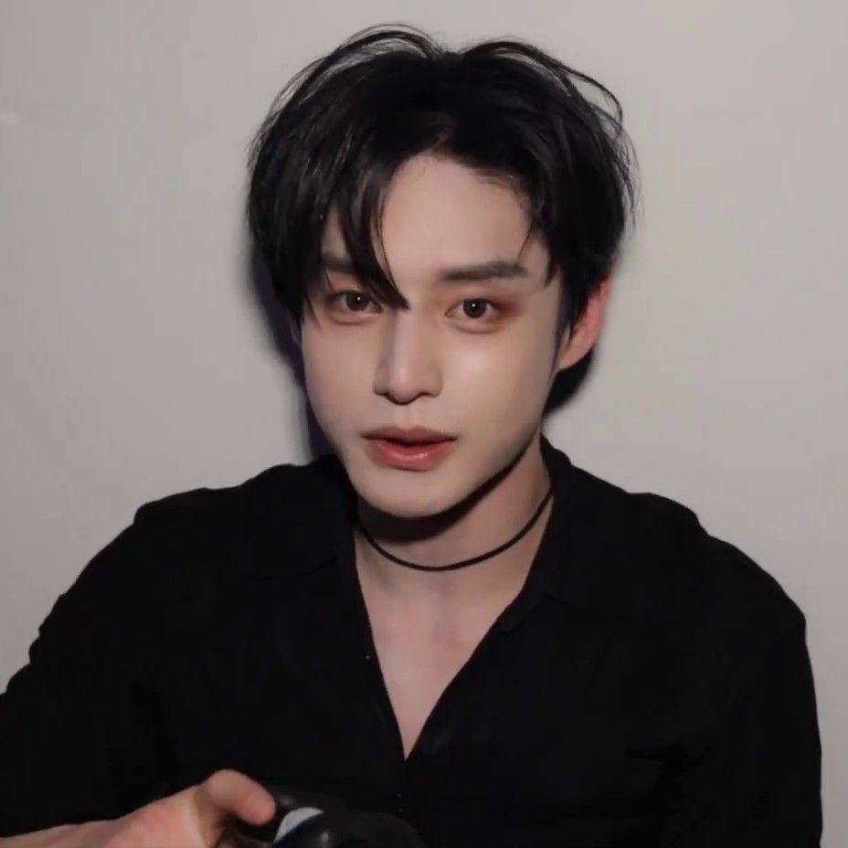 キム・ジウン (ZEROBASEONE)の最新写真