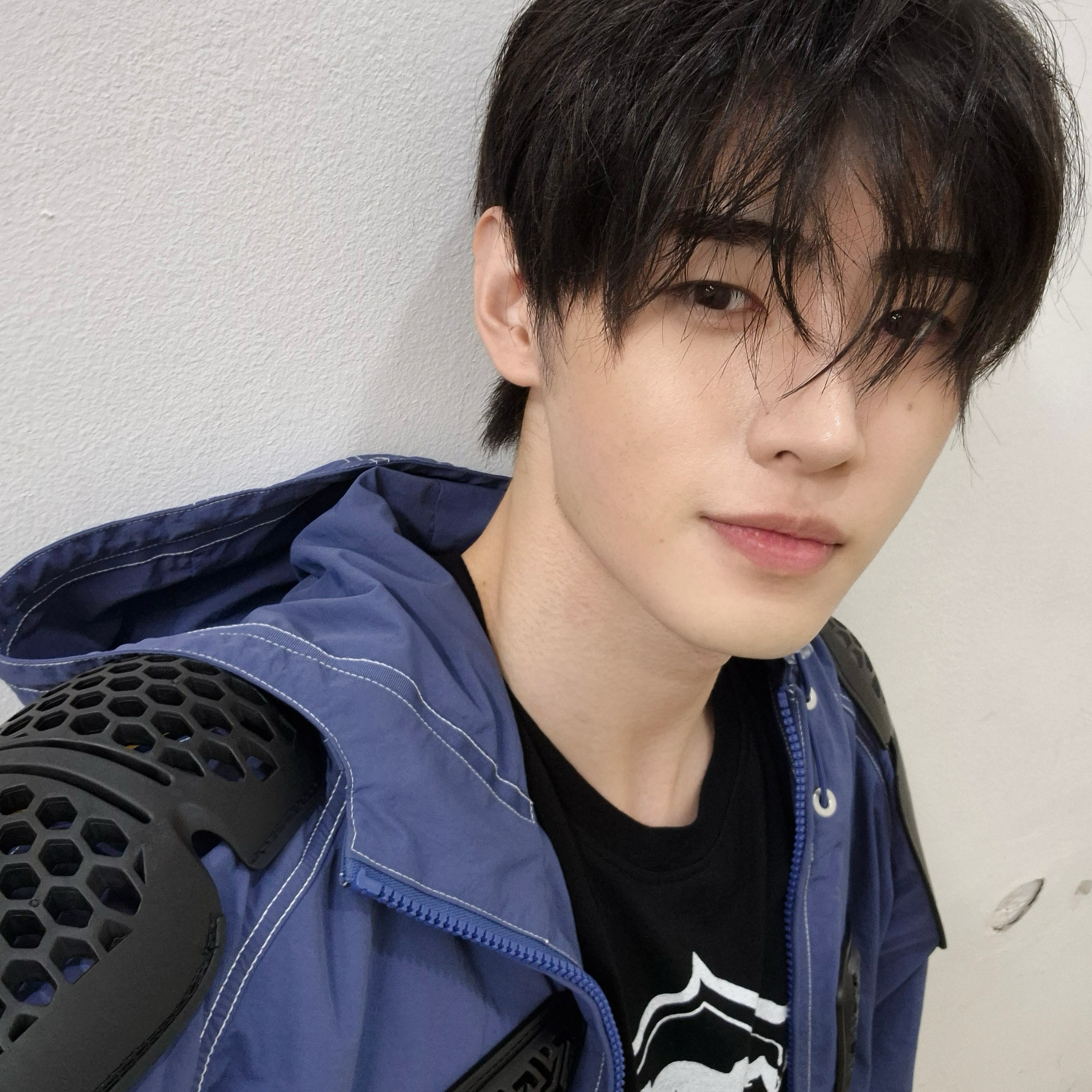 Recent activity shot of Sunghoon (ENHYPEN)