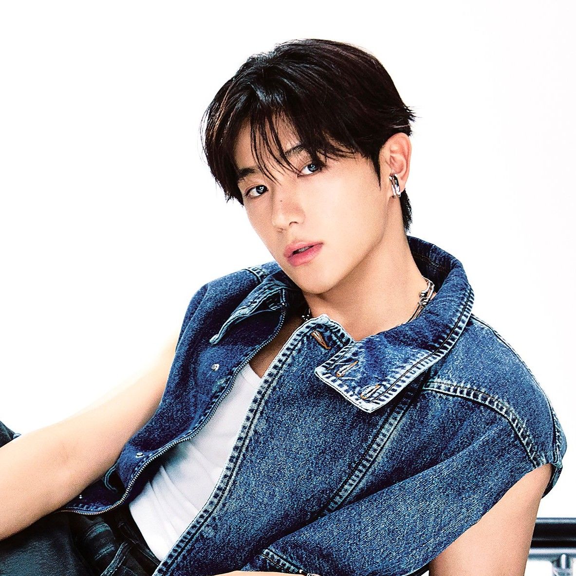 Latest photo of Hyunjae (THE BOYZ)