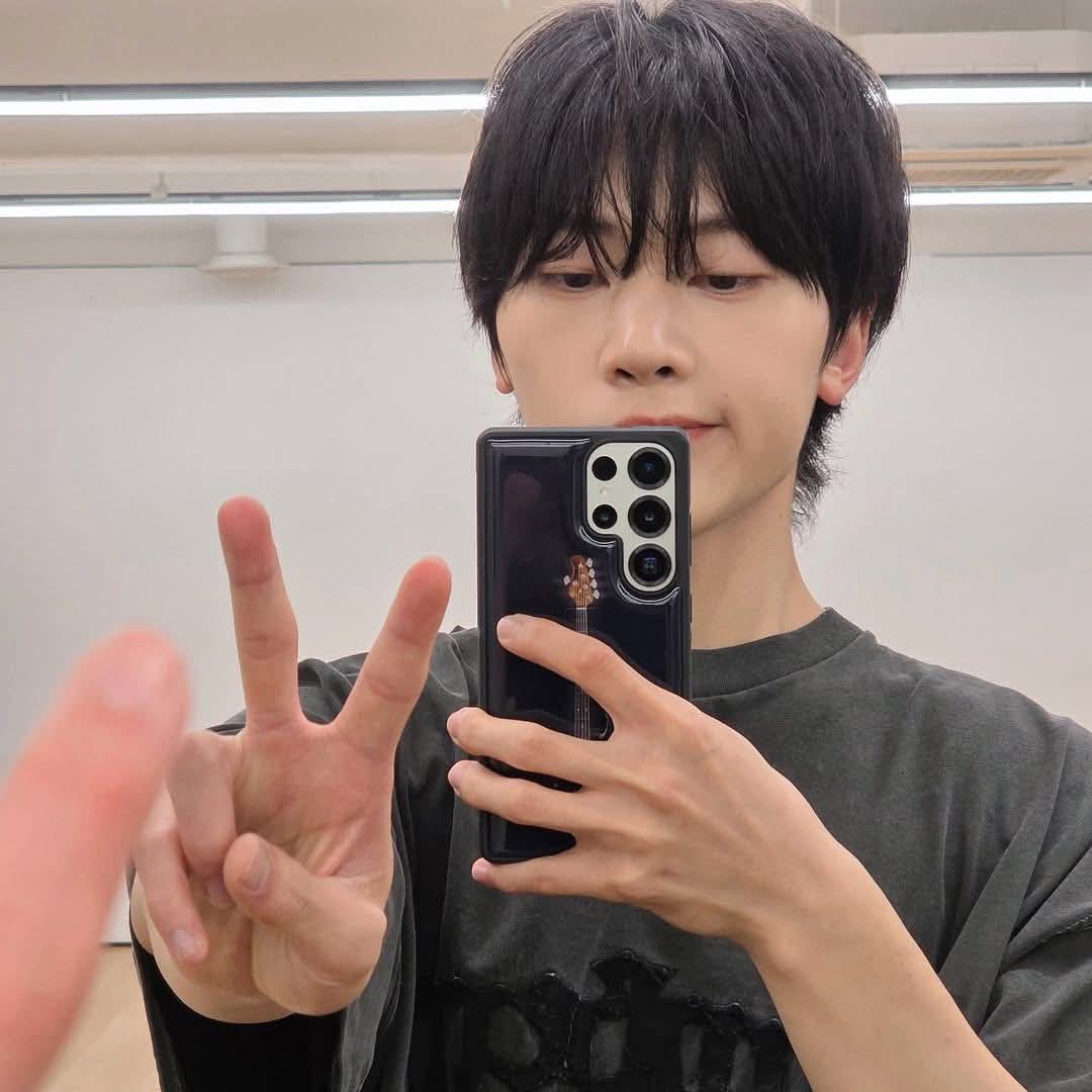 Recent activity shot of Seok Matthew (ZEROBASEONE)
