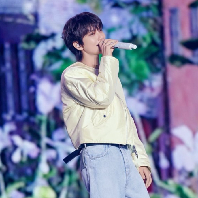 Latest photo of Joshua (SEVENTEEN)