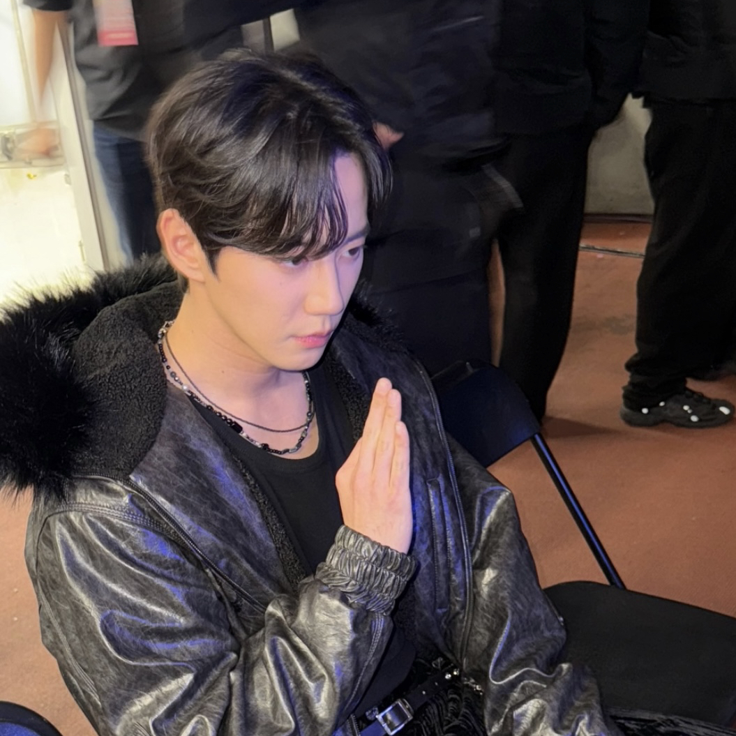 Behind-the-scenes cut of Lee Junyoung