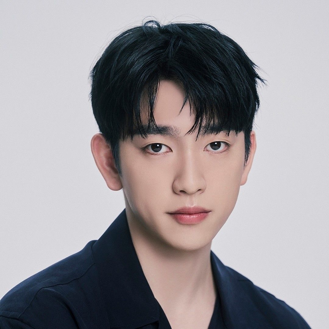 Behind-the-scenes cut of Jinyoung (GOT7)