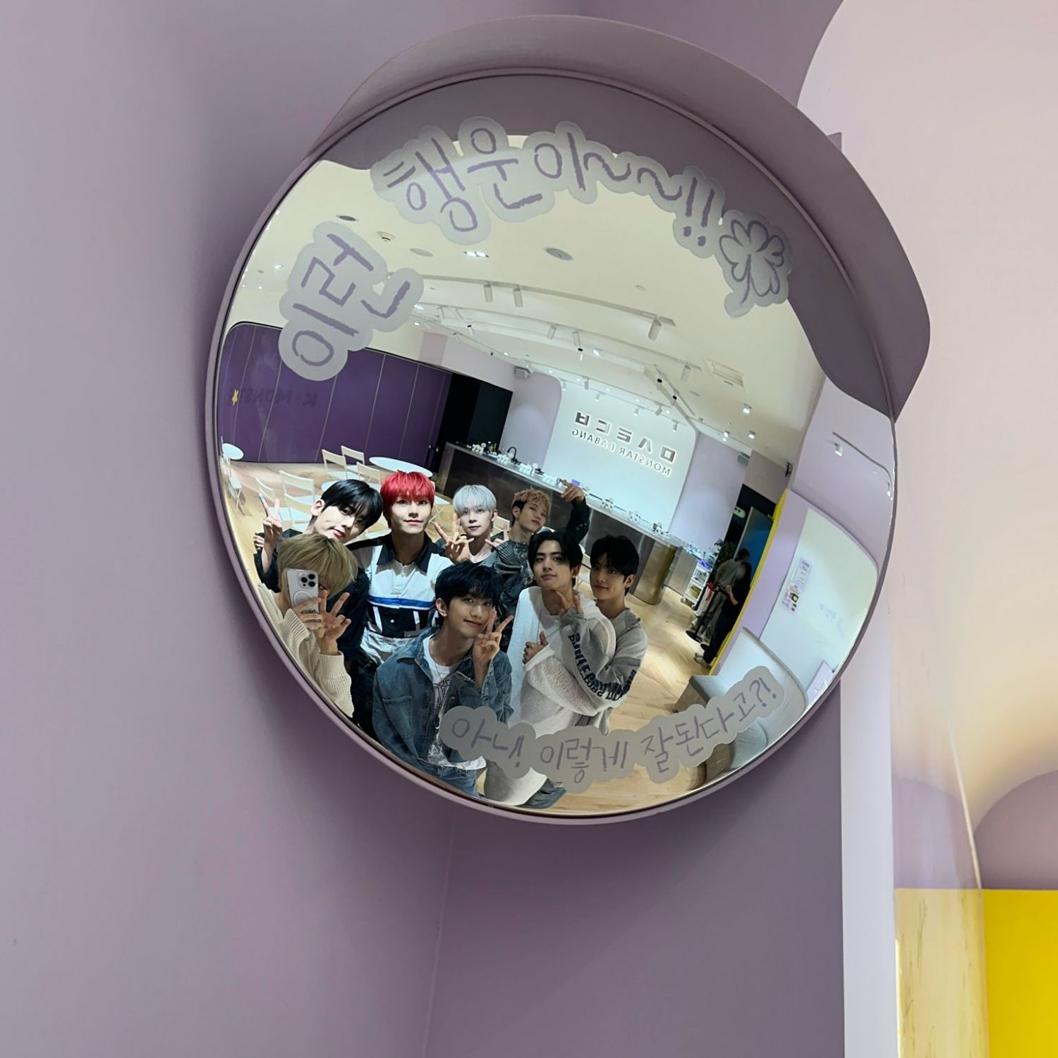 A moment captured by Lee Eunsang (YOUNITE)'s fan