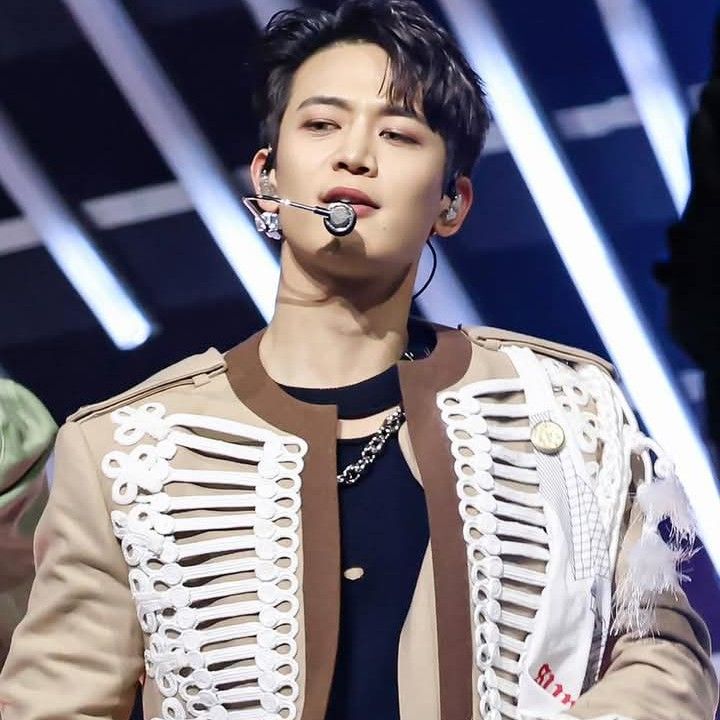A moment captured by Minho (SHINee)'s fan