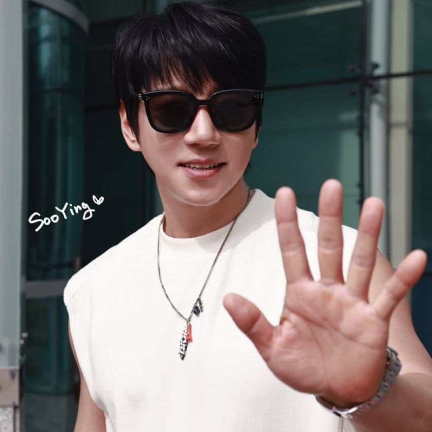 Recent activity shot of Hwang Chiyeol