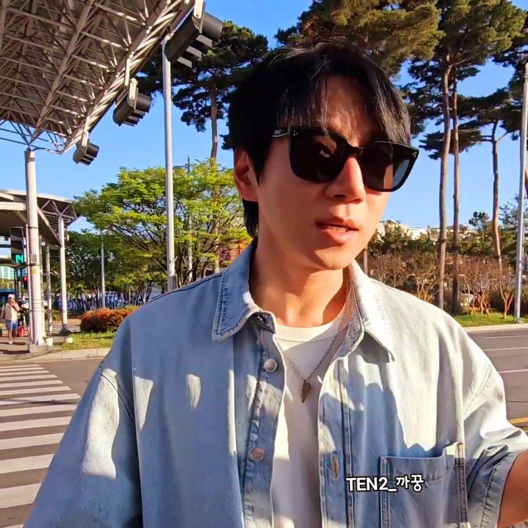 Latest photo of Hwang Chiyeol