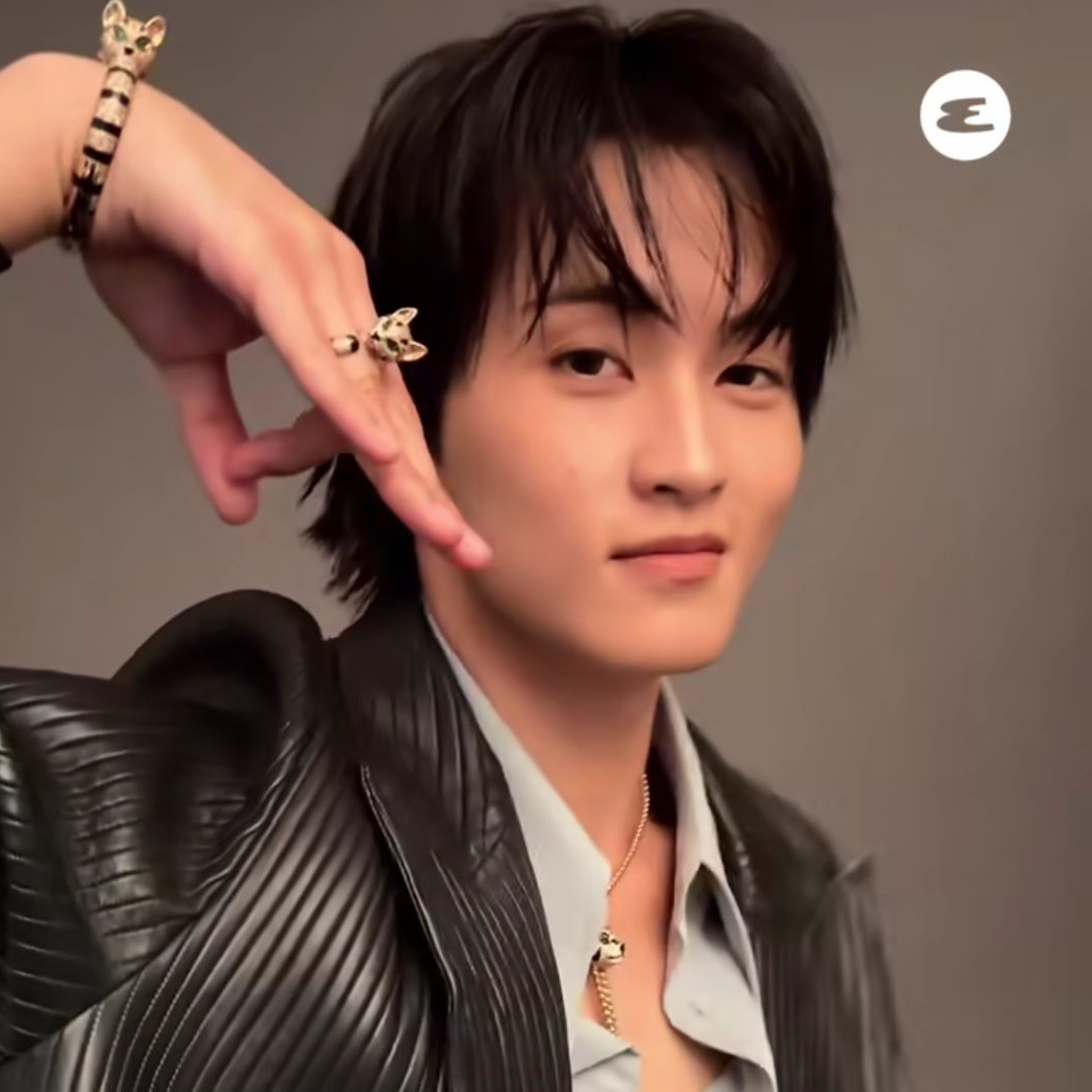Latest photo of Mark (NCT 127, NCT DREAM)