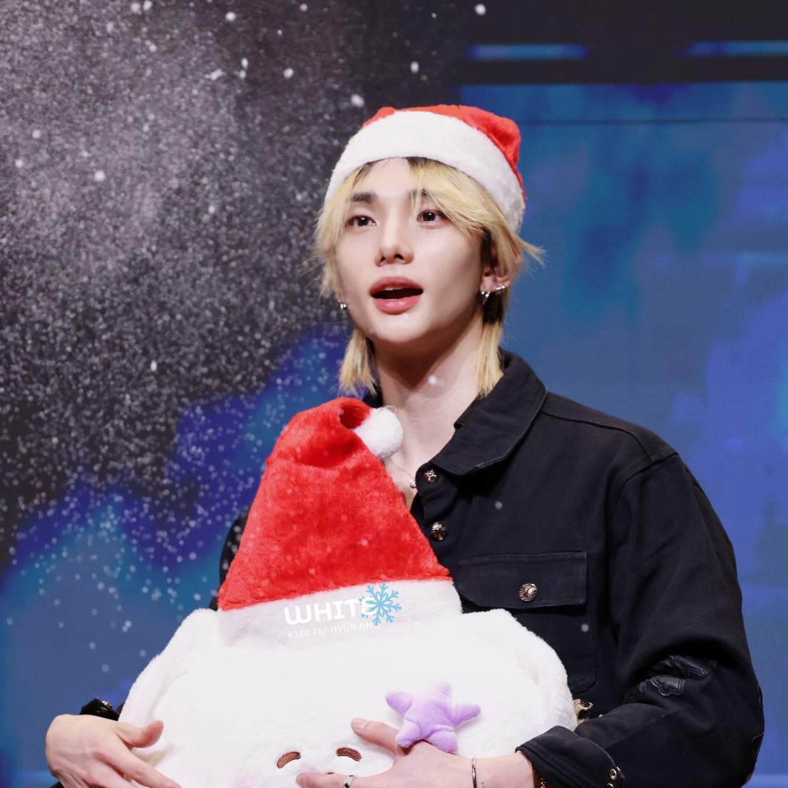 Latest photo of Hyunjin (Stray Kids)