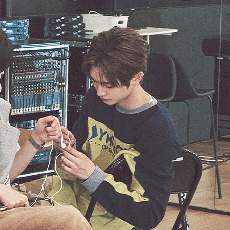 A moment captured by Zhou Anxin (ALPHA DRIVE ONE)'s fan